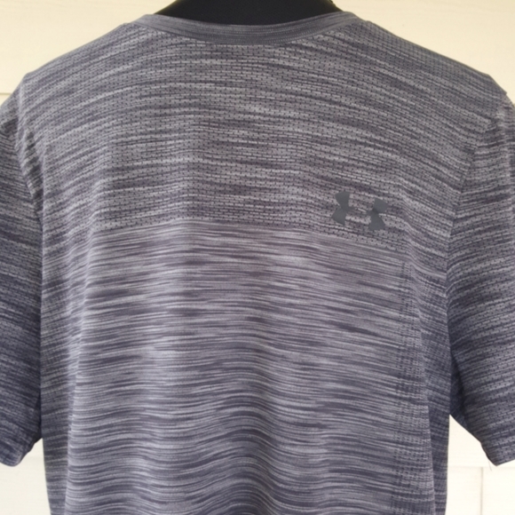 UNDER ARMOUR HEATGEAR Men's Athletic Shirt (L) - Picture 1 of 9